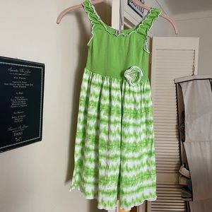 Mignone adorable green and white girls’ dress!